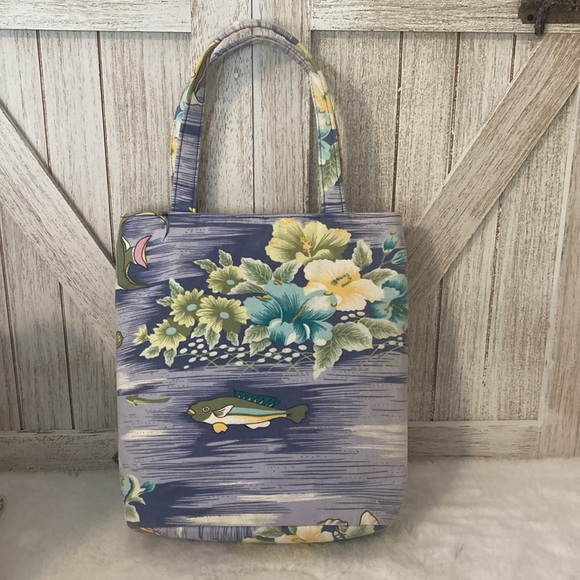 Tommy Bahama Fish Tote Bag - Picture 5 of 14